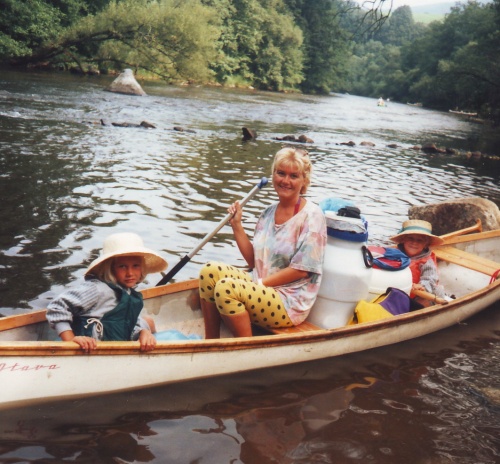  1.  prvně s dětmi na vodě 1997.jpg